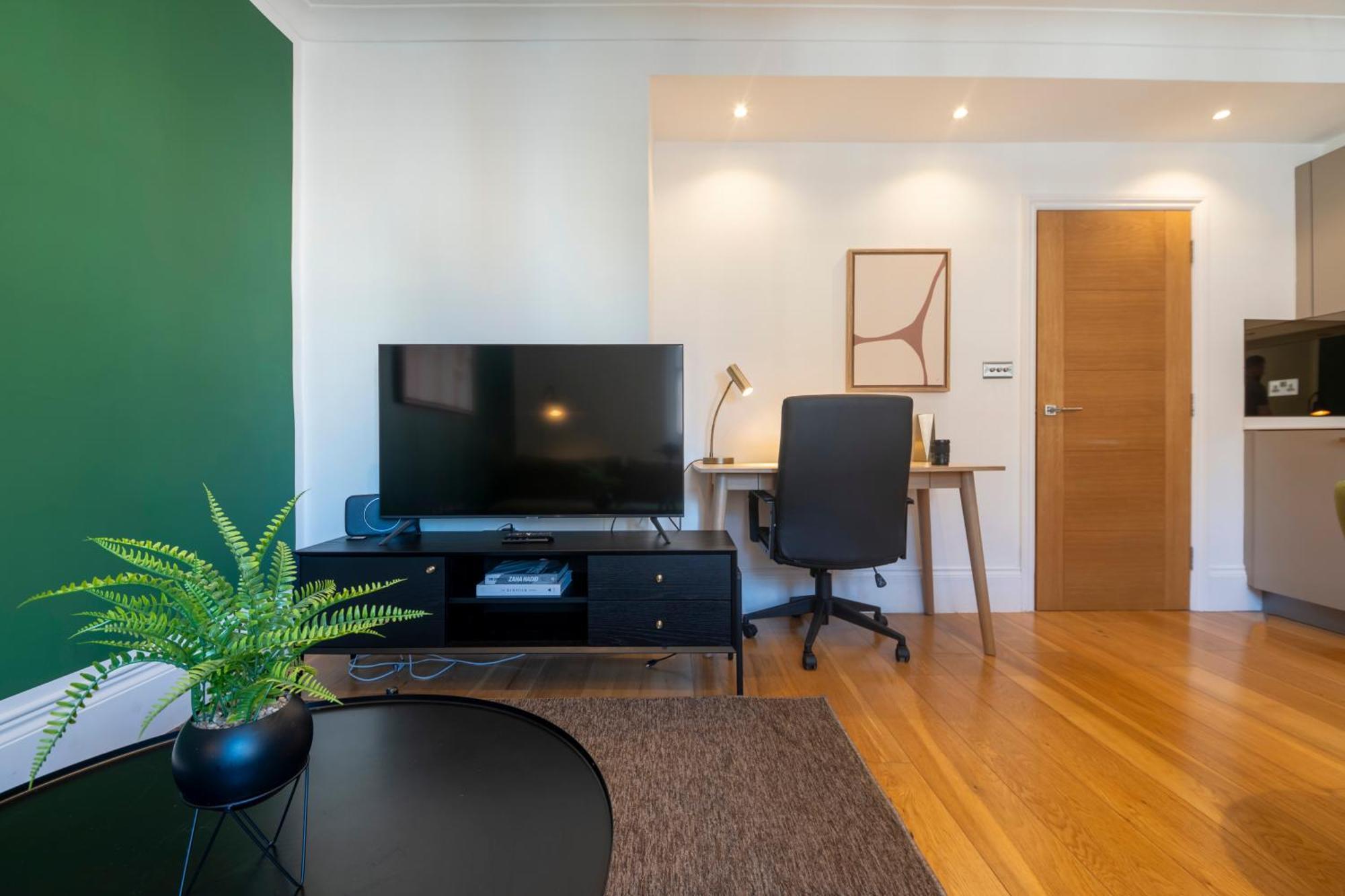 Soho - Piccadilly Circus Modern One Bedroom Flat Londra